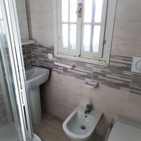 Apartment Charming Single With Garden And Parking *